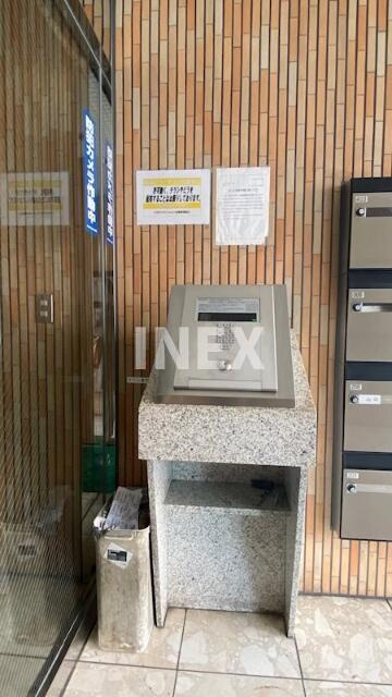 横浜市神奈川区六角橋２丁目の賃貸マンションのエントランス