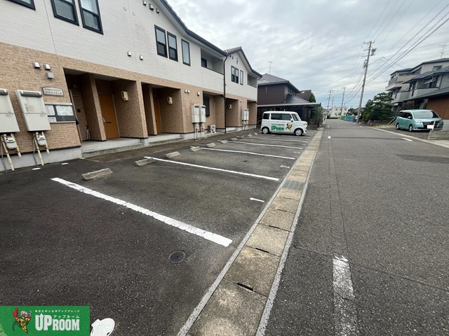 アンプルールリーブルサクラージュⅡの駐車場