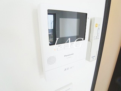 【セキュリティ】 | エムズシャトー | モニター付きインターホンです。