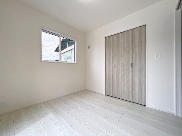 新築戸建・新築建売　伊達市篭田　伊達小学校・伊達中学校の洋室|クローゼット収納付きで室内スッキリ！お荷物が多くても安心です！