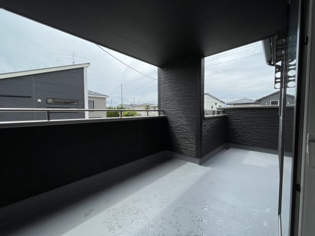 新築戸建・新築建売　伊達市篭田　伊達小学校・伊達中学校のバルコニー|天候の急な変化にも柔軟に対応できる快適なインナーバルコニーです！