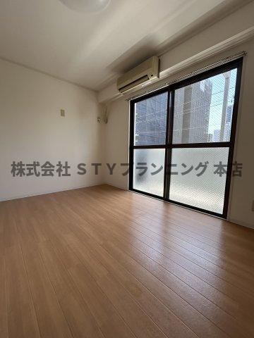 仲介手数料0円！リエス那古野の居間・リビング