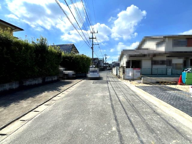 【その他】 | 福岡市城南区友丘1丁目2期　2号棟（全2棟）【仲介手数料無料・0円】 | 現地写真。前面道路です。
