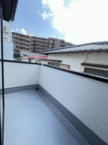 【バルコニー】 | 福岡市城南区友丘1丁目2期　2号棟（全2棟）【仲介手数料無料・0円】 | 施工例。施工例は完成時と異なる場合があります。