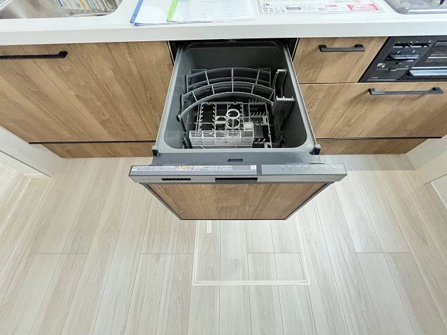 【キッチン】 | 福岡市城南区友丘1丁目2期　2号棟（全2棟）【仲介手数料無料・0円】 | 施工例。施工例は完成時と異なる場合があります。