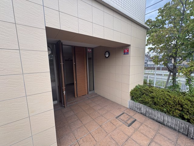 アルファレガロ甲南山手のエントランス