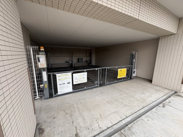 アルファレガロ甲南山手の駐車場