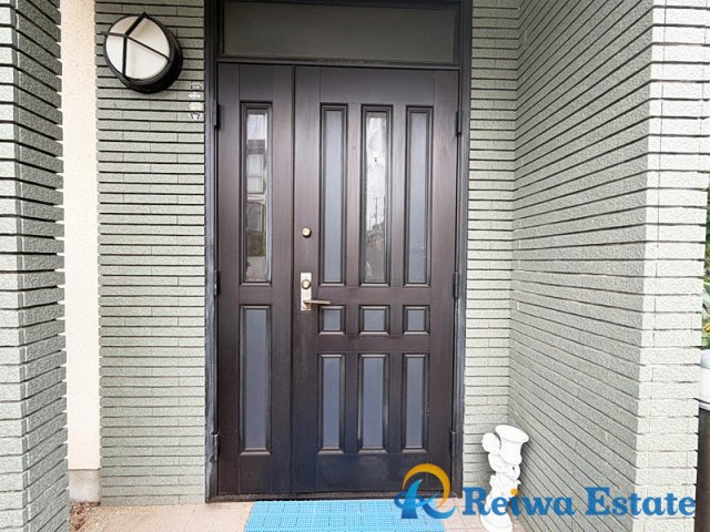 中古戸建　藤沢市大庭の玄関
