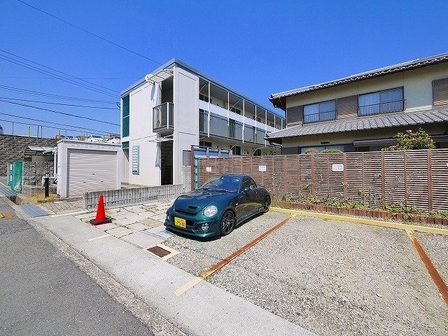 レオパレスシプレⅡの駐車場|駐車場があるので、車を買う予定の方も安心です