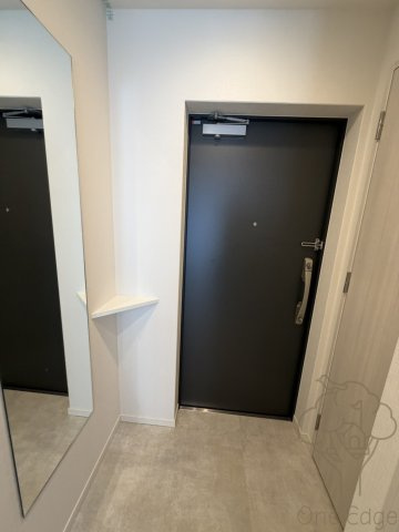 スプランディッド新大阪VIIIの玄関