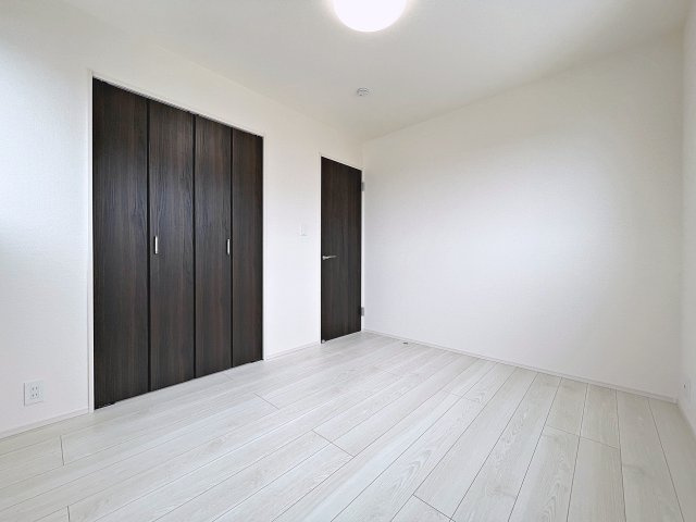 新築戸建・新築建売　伊達市篭田　伊達小学校・伊達中学校の洋室|全居室収納完備！収納が多いとお部屋もスッキリ！お荷物が多くても安心です！