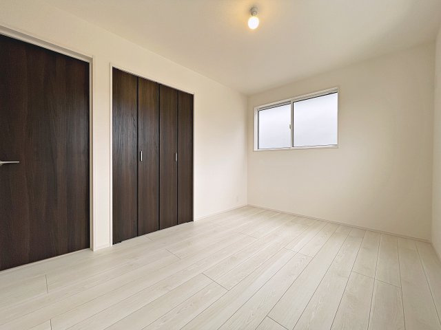 新築戸建・新築建売　伊達市篭田　伊達小学校・伊達中学校の洋室|シンプルなので様々なテイストのインテリアも合いそうですね！