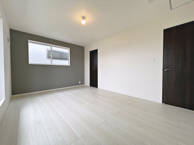新築戸建・新築建売　伊達市篭田　伊達小学校・伊達中学校の洋室|広々としておりご夫婦の主寝室としておすすめです！大容量のWIC付き♪