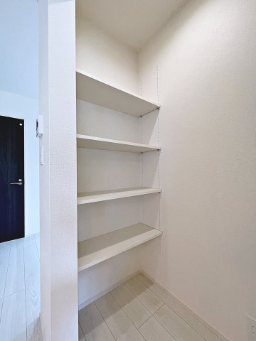 新築戸建・新築建売　伊達市篭田　伊達小学校・伊達中学校の収納|リビングのクロークは日用品やアウターなどの収納に便利！室内がスッキリします！