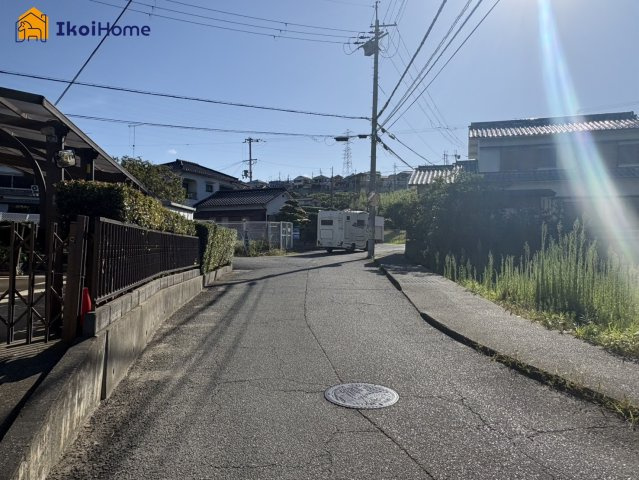 明石市魚住町金ケ崎　土地の前面道路含む現地写真|●年中無休：当日予約可●前面道路は北側、幅員約6.1ｍゆったりですので、安心して駐車して頂けます。