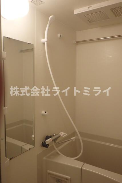 コンポジット駒込の浴室