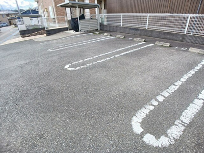 【駐車場】 | ｓｏｕｔｈ　ｗｅｌｌ | 駐車場に車を止められます