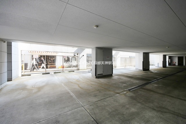 ベルエアーの駐車場