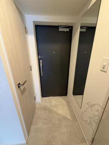 スプランディッド新大阪VIIIの玄関