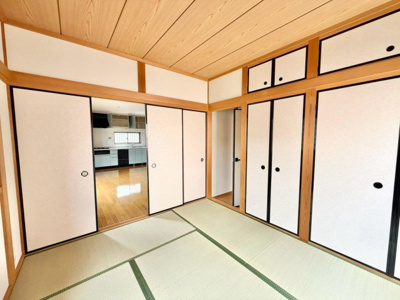 【和室】 | 茱萸木２丁目　中古一戸建 | 居室６帖以上☆どのお部屋でものびのびお過ごしいただけますよ！