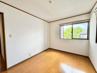 【洋室】 | 茱萸木２丁目　中古一戸建 | クロス・クッションフロア張替！綺麗な壁や床で室内が明るくなりますね！爽やかな気分でお過ごしいただけますよ！