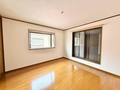 【内装】 | 茱萸木２丁目　中古一戸建 | 開放感のあるバルコニーです♪お洗濯も楽々快適に干せますよ♪