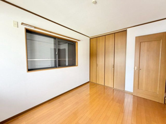 【洋室】 | 茱萸木２丁目　中古一戸建 | ◆雨戸シャッター付◆台風や雨風の強い日の防風・防塵に役立ちますね♪防犯対策としても安心です！