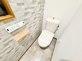 【トイレ】 | 茱萸木２丁目　中古一戸建 | 温水便座洗浄便座ですので、寒い日も温かい便座で安心して使用していただけますよ！