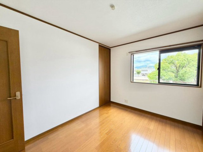【洋室】 | 茱萸木２丁目　中古一戸建 | 広々４ＬＤＫ！子供部屋や趣味のお部屋も作れますね！ゆとりのある住まいでのびのび新生活をここではじめませんか！