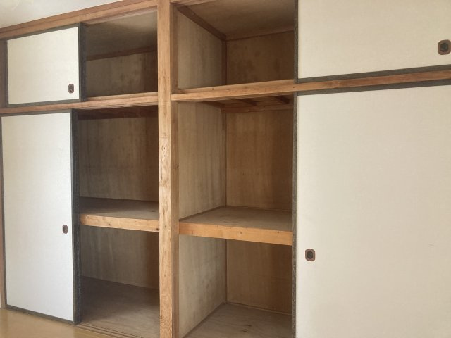 北林貸家の収納|2階洋室：広々とした押入収納