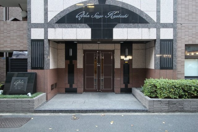 ガラ・ステージ京橋のエントランス|建物の内部です