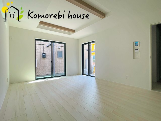 さいたま市見沼区大字蓮沼　9期　新築一戸建て　グラファーレ　01の居間・リビング|こちらの居間で趣味の時間をお楽しみください