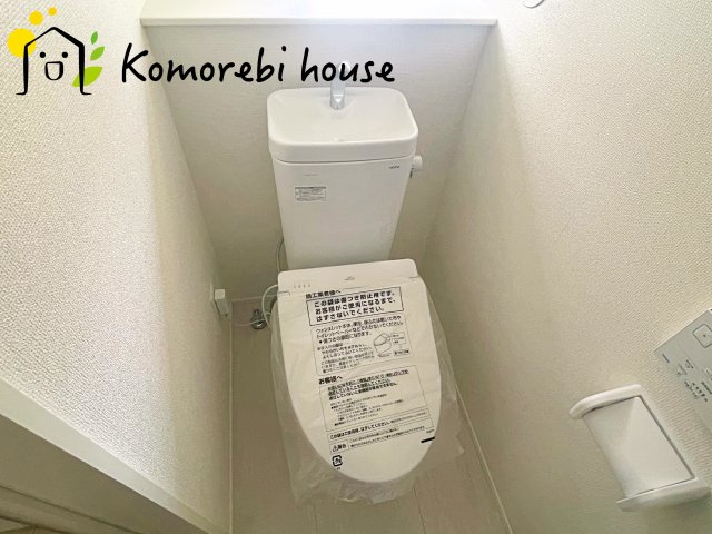 さいたま市見沼区大字蓮沼　9期　新築一戸建て　グラファーレ　01のトイレ|落ち着いた色調のトイレです
