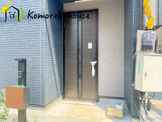 さいたま市見沼区大字蓮沼　9期　新築一戸建て　グラファーレ　01の玄関|落ち着いた玄関です