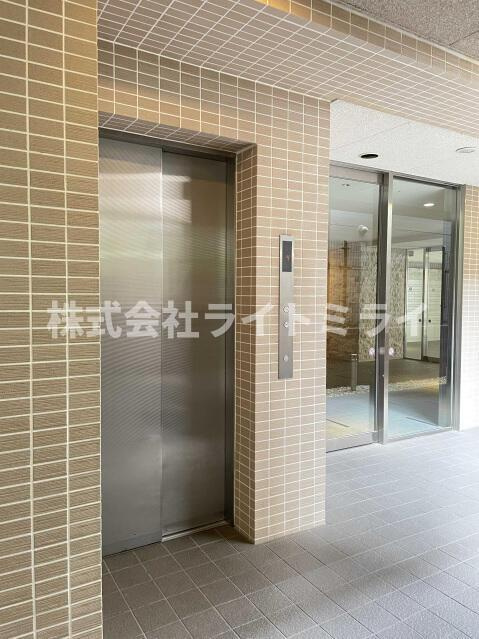 スカイコートパレス西巣鴨のエントランス