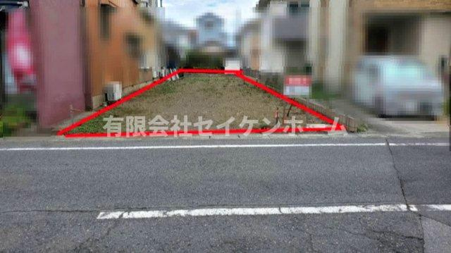 深谷市稲荷町２丁目　建築条件なし売地の前面道路含む現地写真