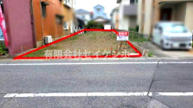深谷市稲荷町２丁目　建築条件なし売地の前面道路含む現地写真