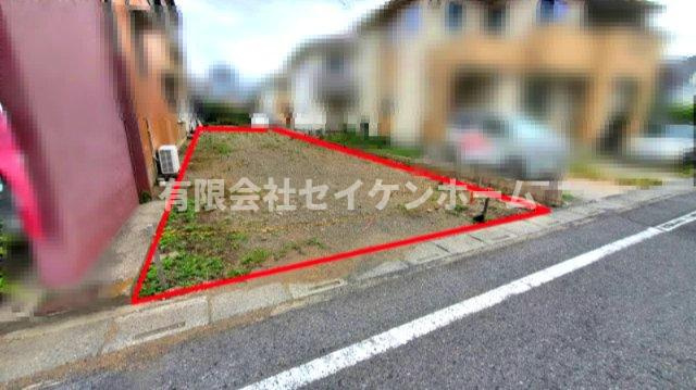 深谷市稲荷町２丁目　建築条件なし売地の前面道路含む現地写真