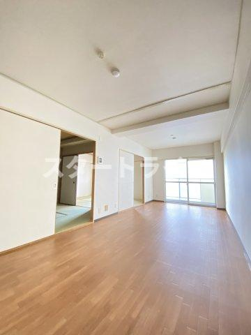 大阪市淀川区西宮原３丁目の賃貸マンションの居間・リビング