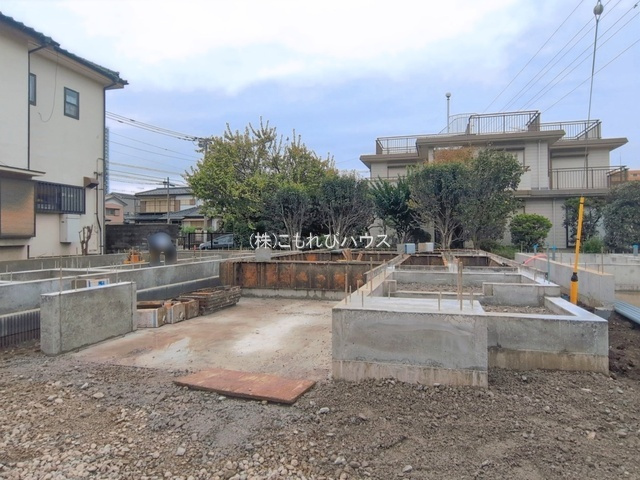 上尾市仲町2丁目3棟　新築一戸建て　ブルーミングガーデン　02の前面道路含む現地写真|撮影：'26/09/11
