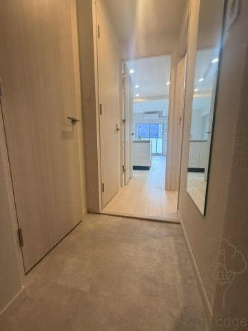 スプランディッド新大阪VIIIの玄関