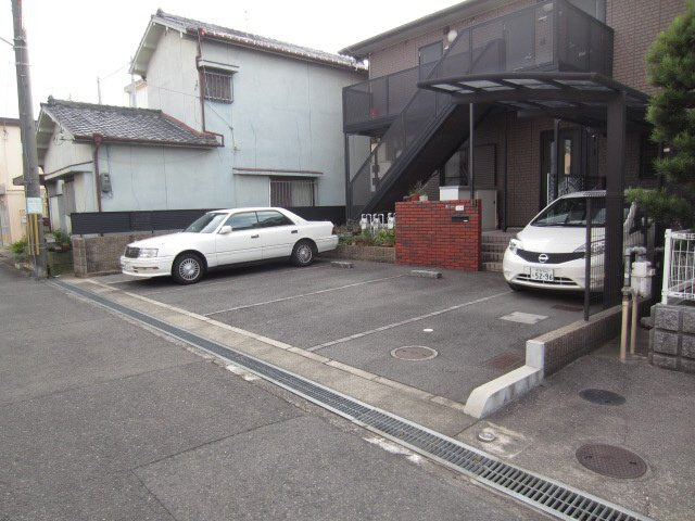 【駐車場】