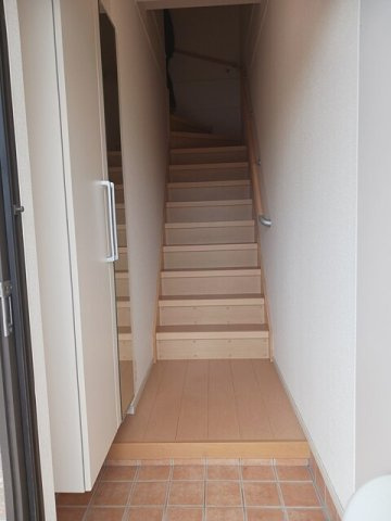 【玄関】 | アーデン西浜　Ⅵ | 明るい玄関です