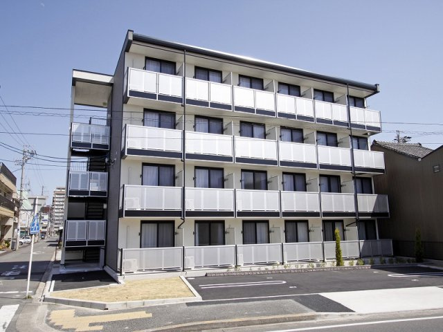レオパレスアーバンコート熱田の外観