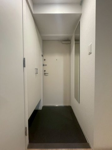 セレニテ難波グランデノールの玄関
