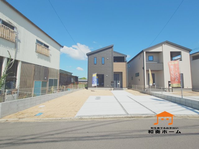 リーブルガーデン高松市仏生山町第七◇2026年度補助金対象の長期優良住宅です！の外観|１号棟
内覧可能です！黒のスタイリッシュさと高級感に、茶色の温かみと周囲になじむ安心感が加わり、汚れも比較的目立ちにくく外壁のお家です！！