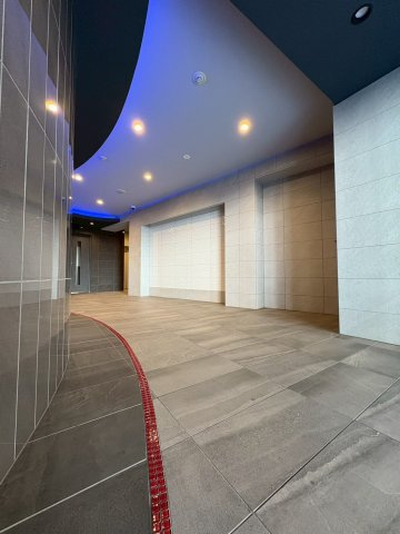 セレニテ難波グランデノールのロビー