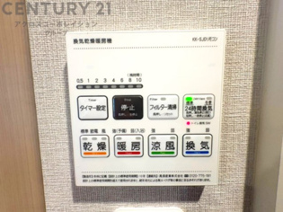 暖房機能があるため、冬場でも温かい浴室で入浴でき、乾燥機能があるため、水気を素早く取り除けます。また、換気機能があるため、湿気を素早く排出してカビや雑菌の発生を防ぐことができます。