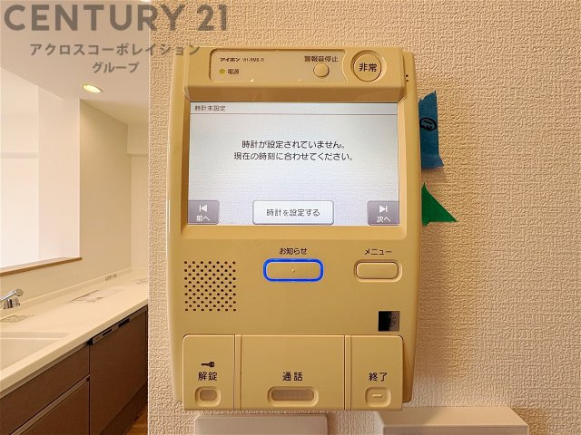 訪問者が来たときにテレビ画面で確認できるため、安心してドアを開けられます。録画機能があるものもあり、留守中に来訪者を記録しておくことができます。利便性が高く、セキュリティ面でも安心です。