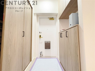 大きな玄関収納付きの玄関です　家族皆様の履物をしっかり収納できます
